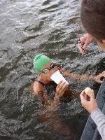 Terka Skuhrová při občerstvení na 20km Terka Skuhrová při občerstvení na 20km