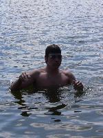 Adam taky stále papá