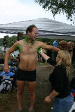 Peťa Tomášek se nechal natřít důkladně Peťa Tomášek se nechal natřít důkladně