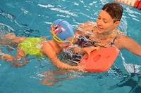 Mia plave svůj závod Mia plave svůj závod