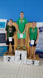 Vyhlášení 400K muži: 1. Matěj Kozubek, 2. Jan Hanzal, 3. Tomáš Kozubek Vyhlášení 400K muži: 1. Matěj Kozubek, 2. Jan Hanzal, 3. Tomáš Kozubek