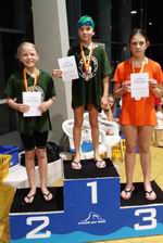 vyhlášení 50 M žákyně 2004: 1. Veronika Muselová, 2. Klára Grécová vyhlášení 50 M žákyně 2004: 1. Veronika Muselová, 2. Klára Grécová