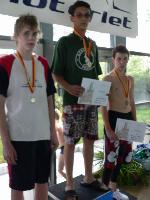 vyhlášení 200K žáci 1994 - 1. Tomáš Dvořák, 3. Patrik Jirát vyhlášení 200K žáci 1994 - 1. Tomáš Dvořák, 3. Patrik Jirát